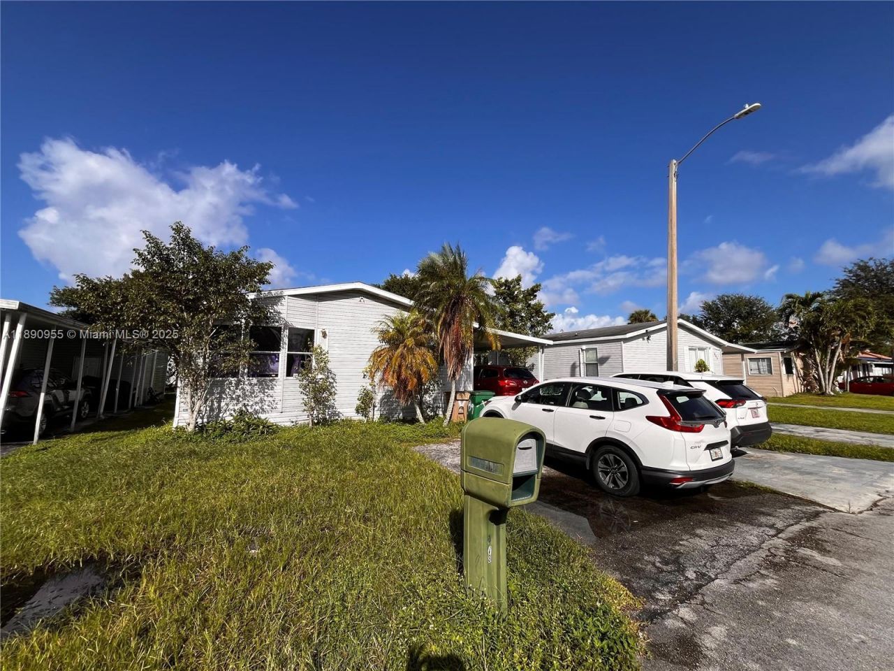 909 SW 131 Way, Davie, FL 33325 Photo