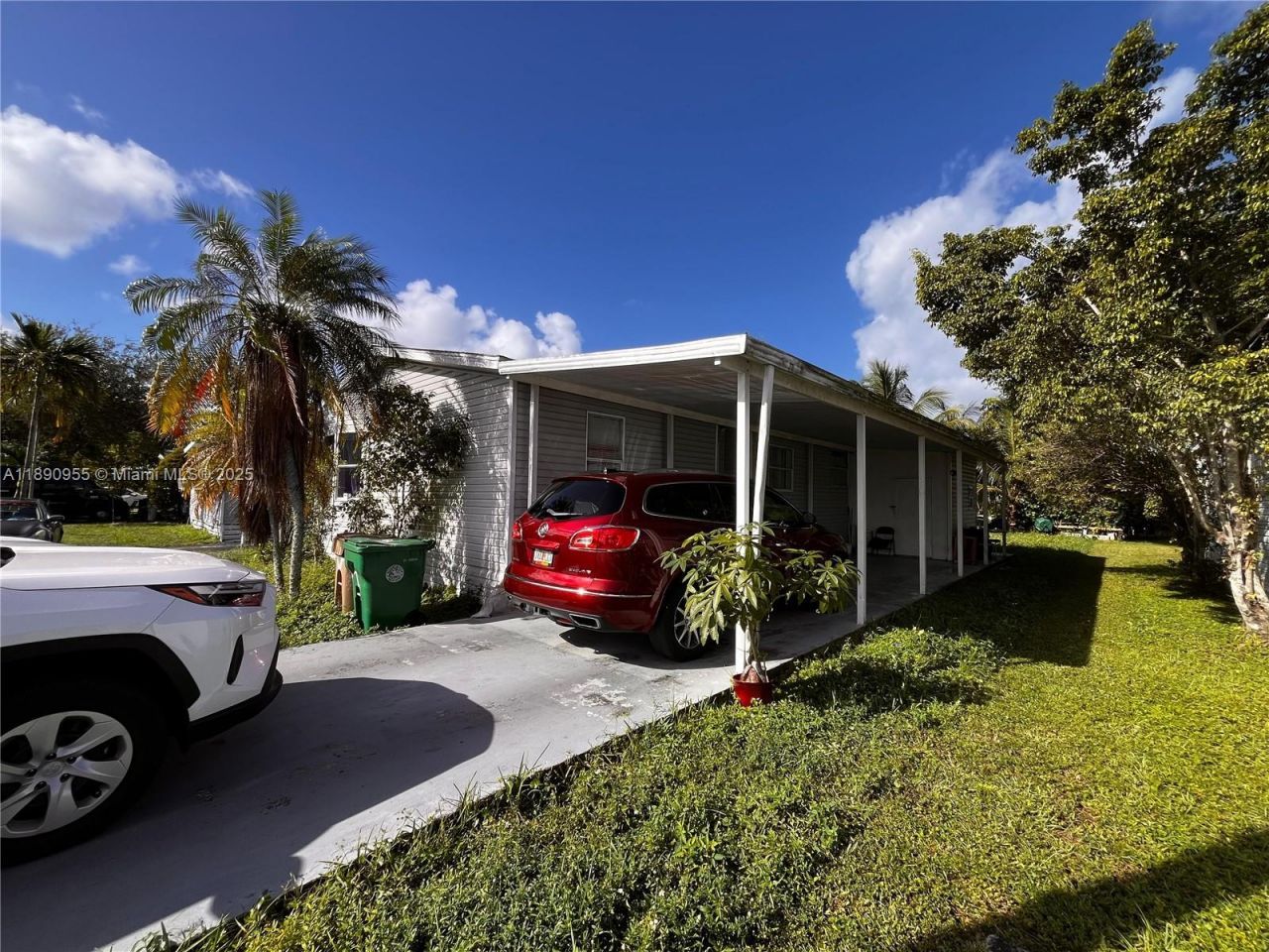 909 SW 131 Way, Davie, FL 33325 Photo