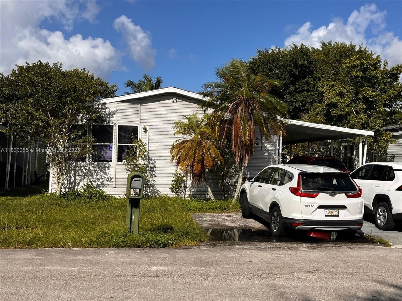 909 SW 131 Way, Davie, FL 33325 Photo