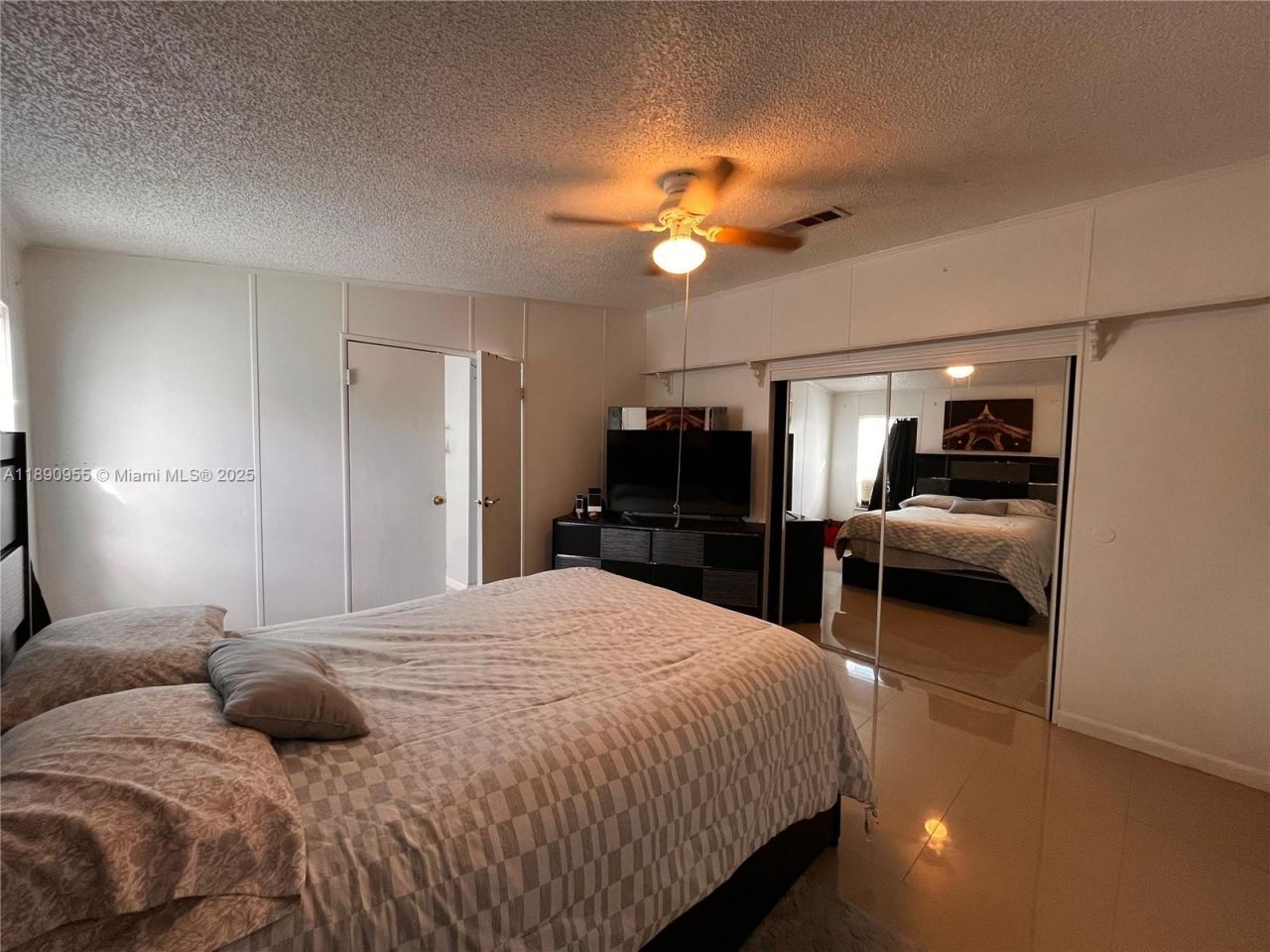 909 SW 131 Way, Davie, FL 33325 Photo