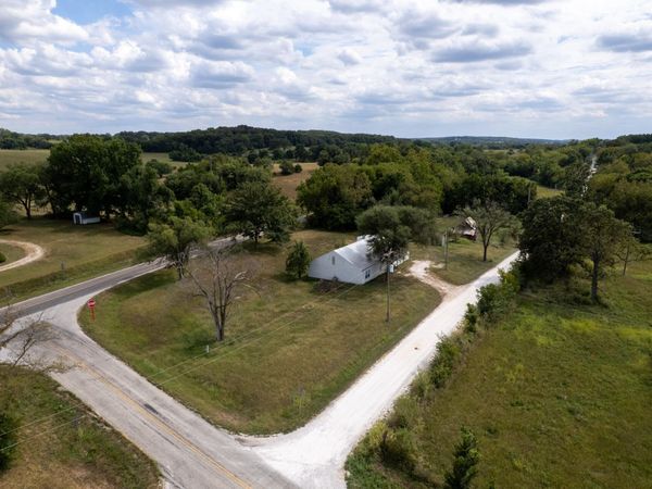 3818 S 28th Road, Dunnegan, MO 65640