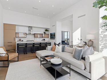 1111 W River Parkway, Unit 8D, Minneapolis, MN 55415