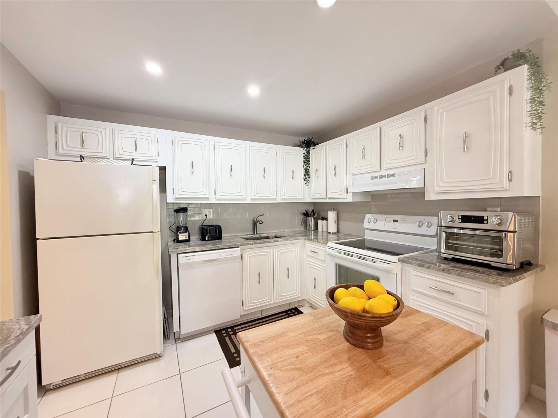 3771 Environ Boulevard, Unit 346, Lauderhill, FL 33319 Photo