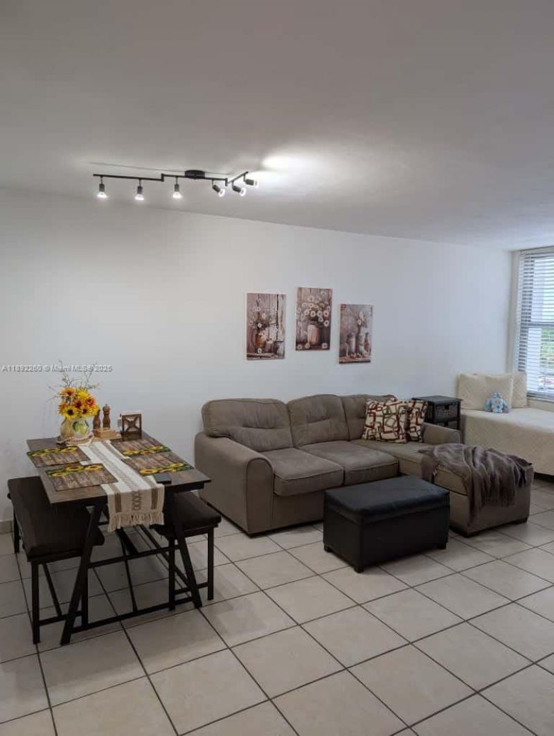 2899 Collins Ave, Unit 736, Miami Beach, FL 33140 Photo