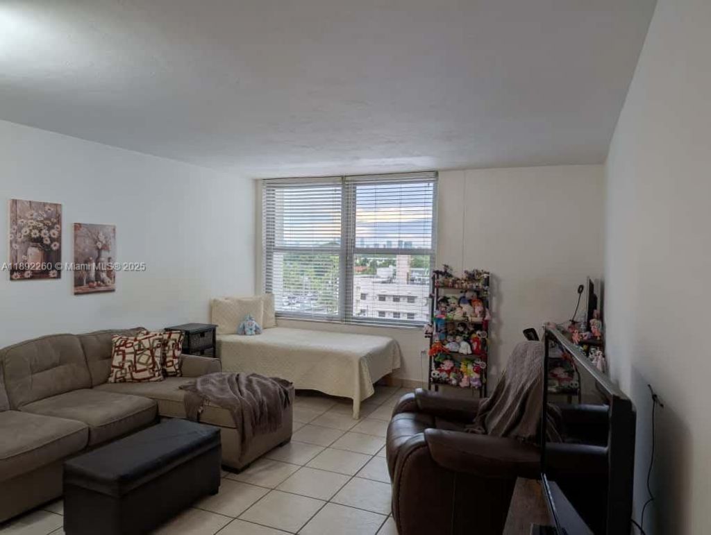 2899 Collins Ave, Unit 736, Miami Beach, FL 33140 Photo