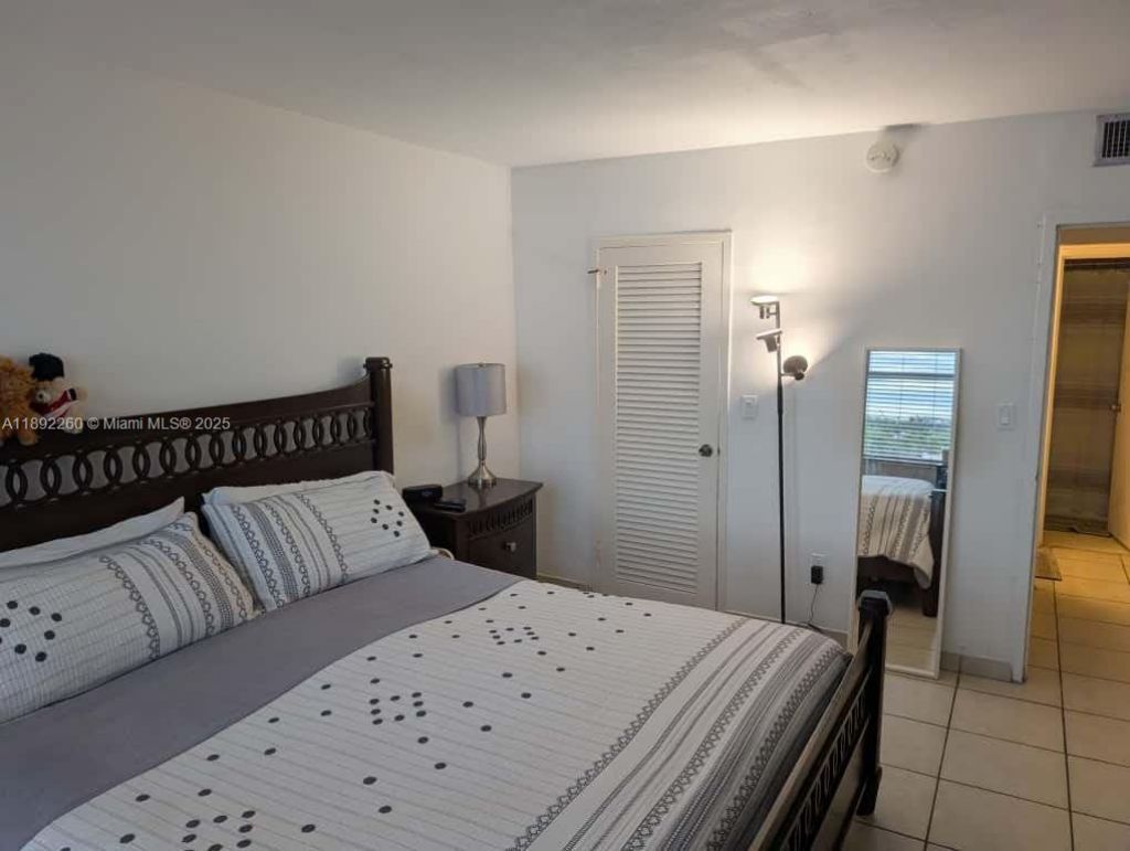 2899 Collins Ave, Unit 736, Miami Beach, FL 33140 Photo