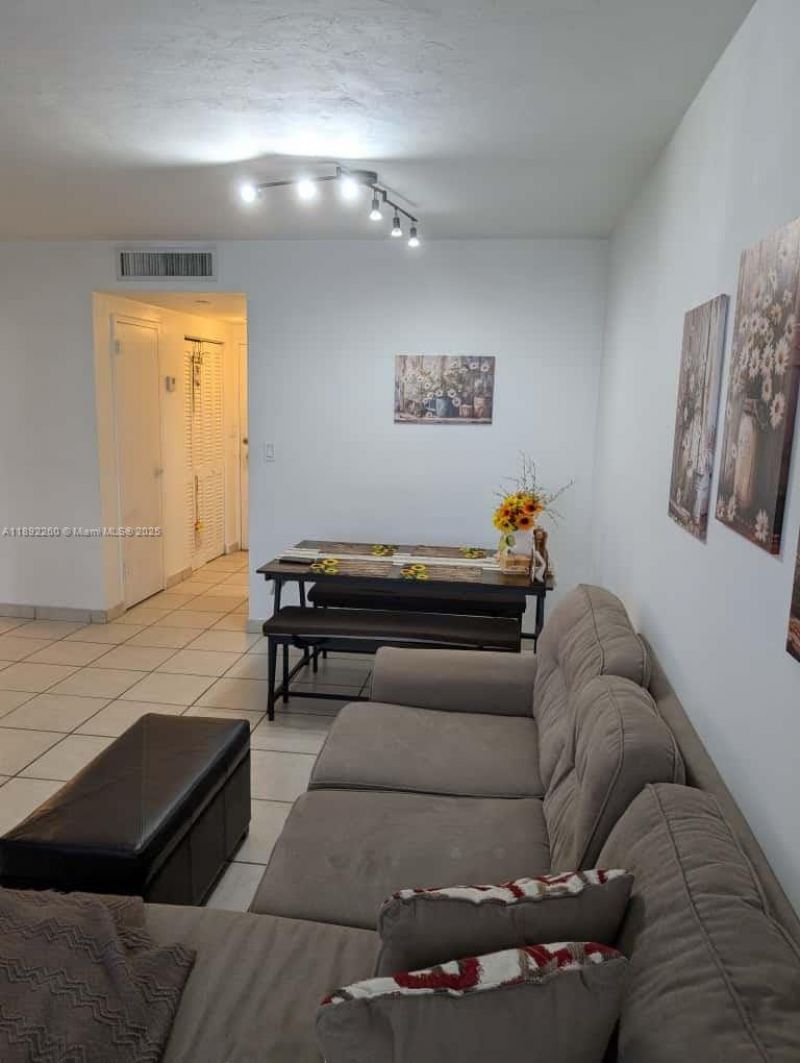 2899 Collins Ave, Unit 736, Miami Beach, FL 33140 Photo