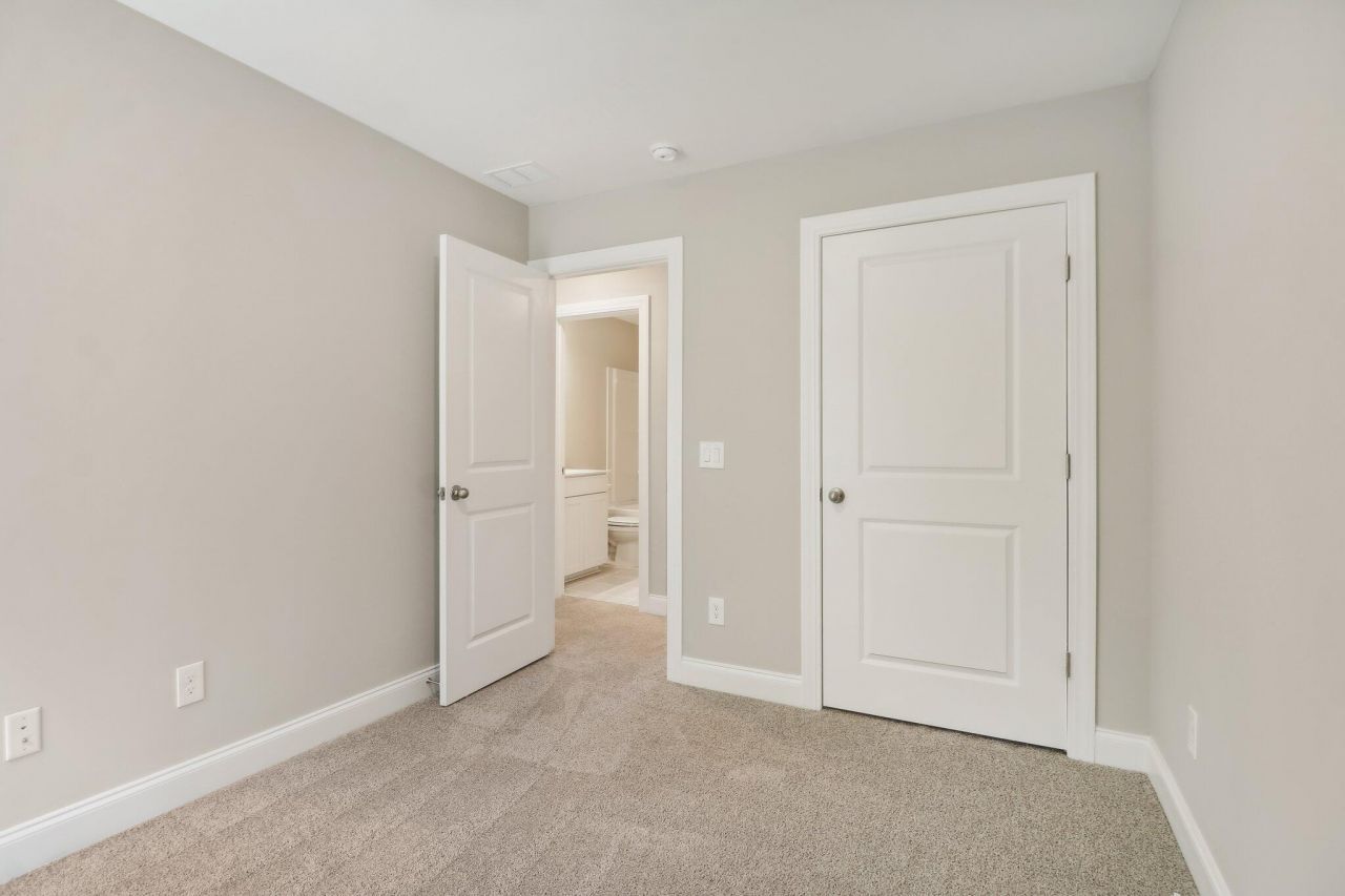 2000 Buggs Lane Photo 22