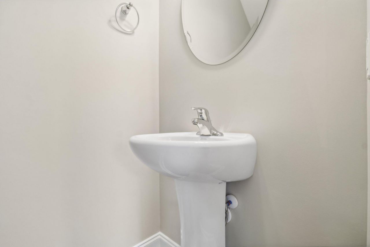 2000 Buggs Lane Photo 27