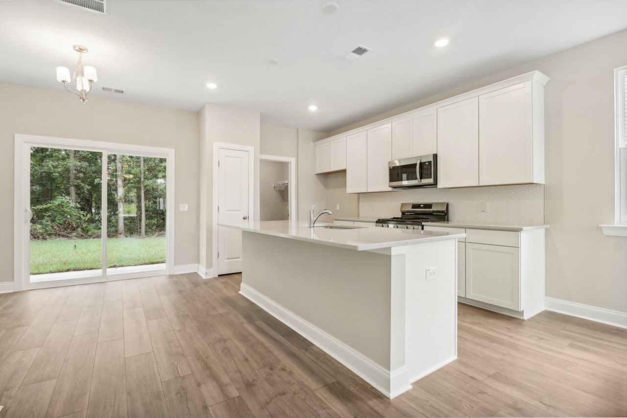 2000 Buggs Lane Photo 6