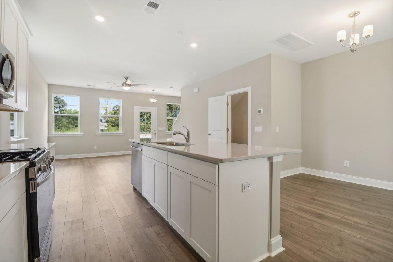 2000 Buggs Lane Photo 7