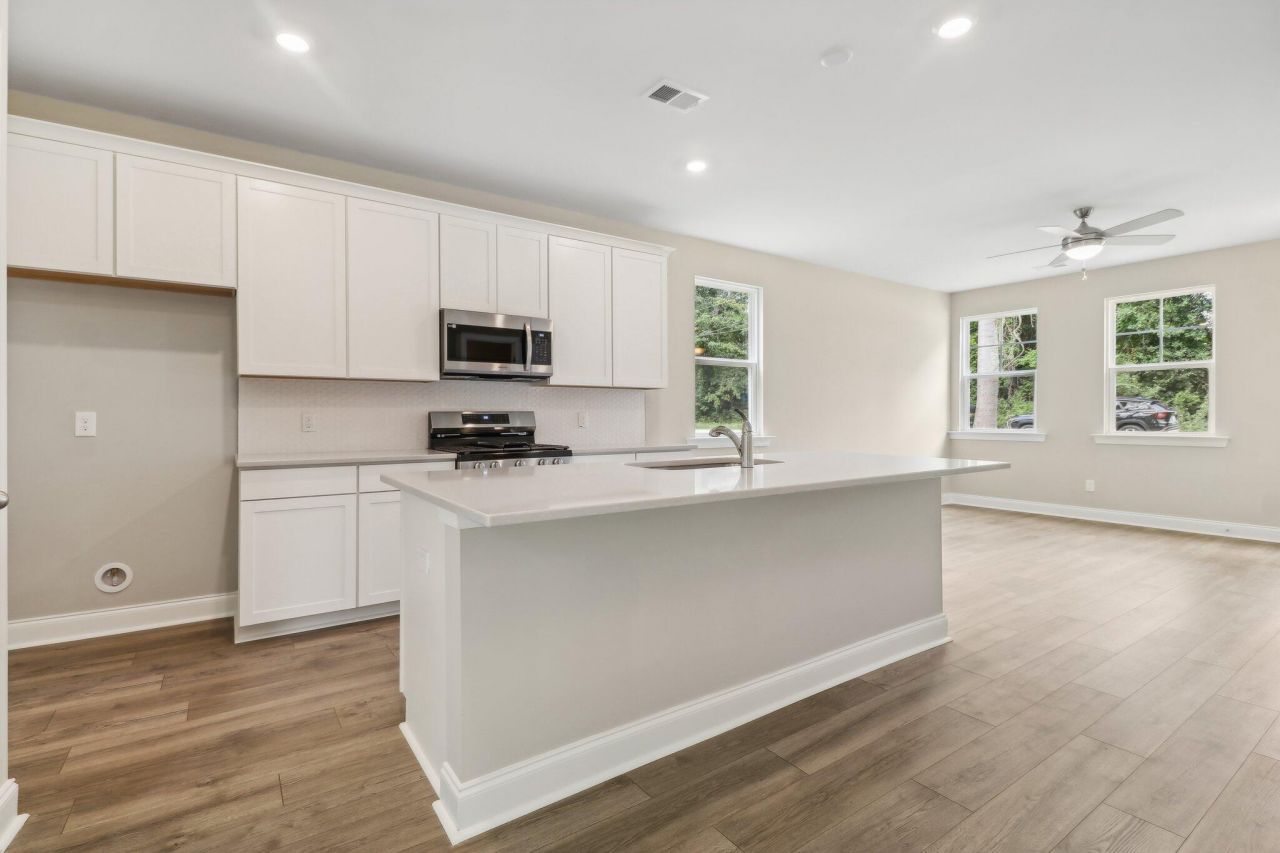 2000 Buggs Lane Photo 8