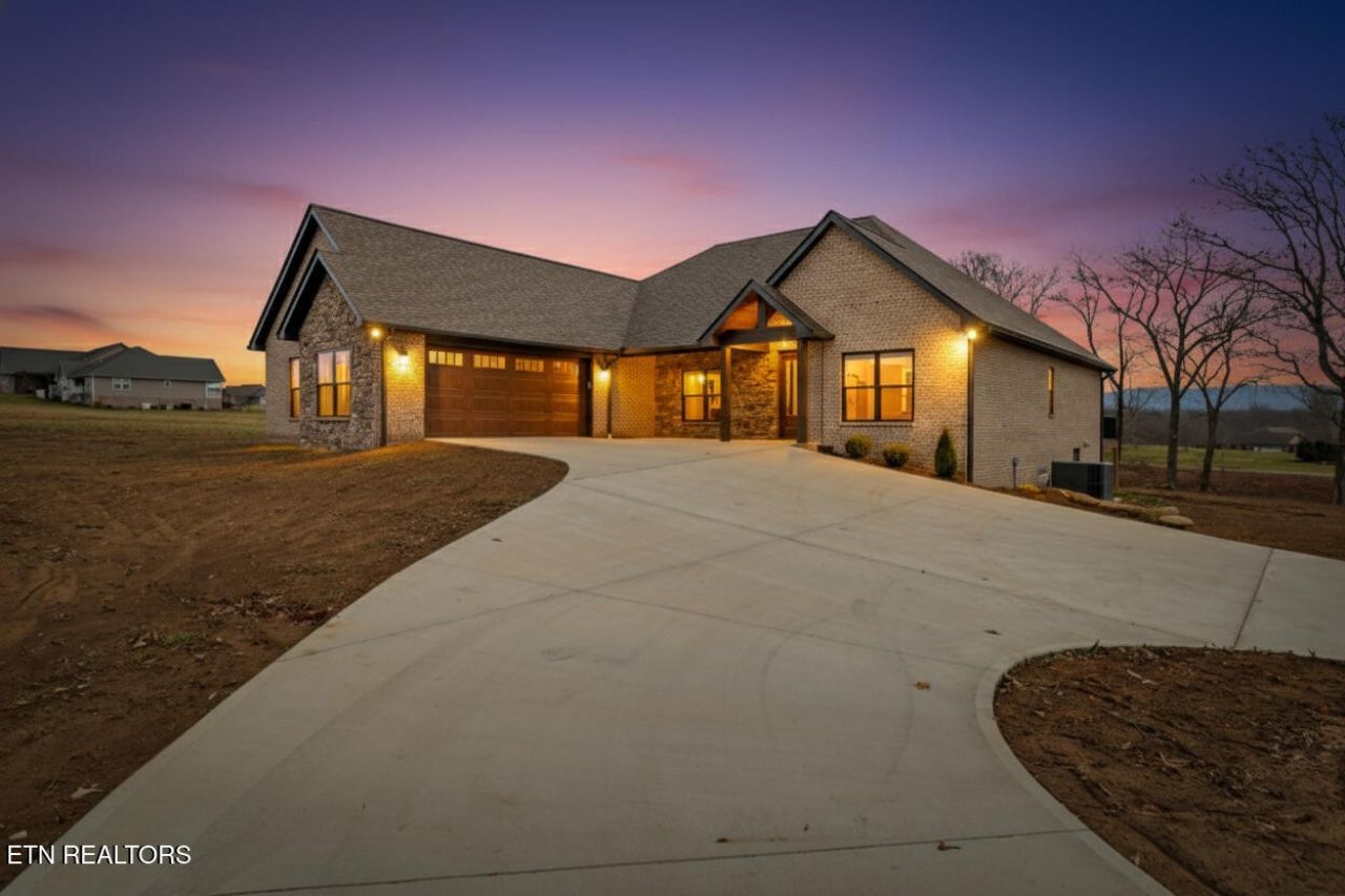 5843 Dunbar Rd, Crossville, TN 38572 Main Photo