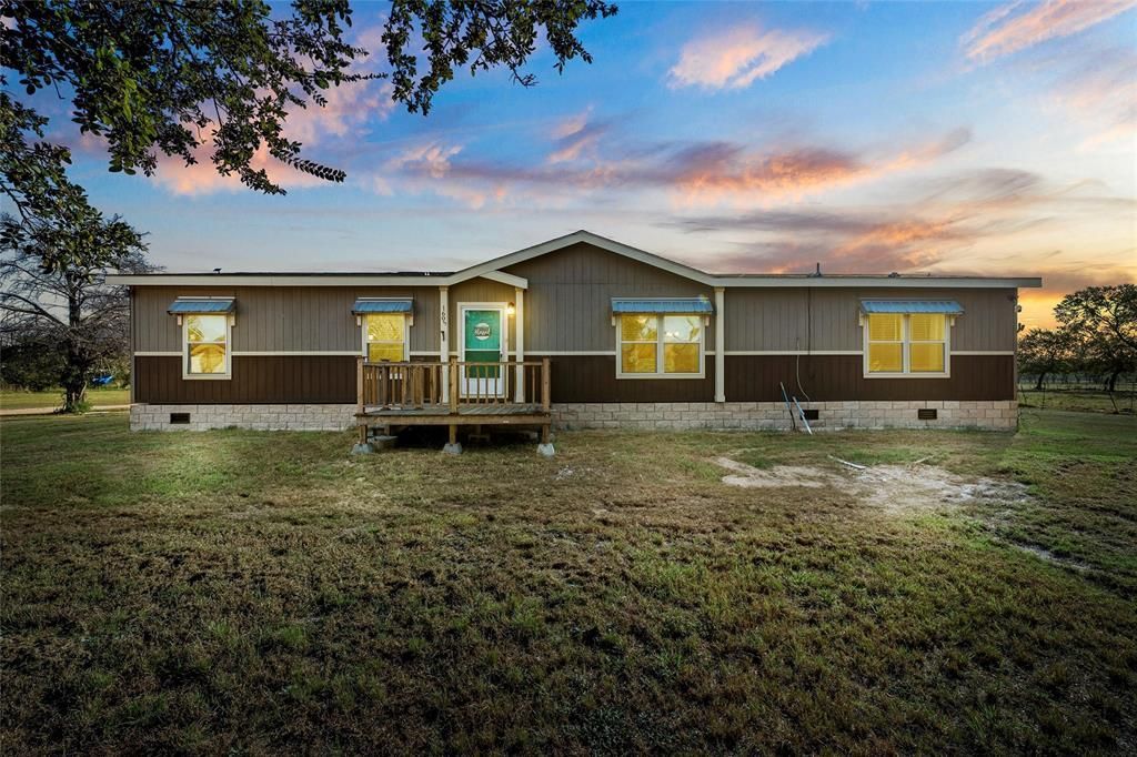 1605 Cloverleaf Road, Bellmead, TX 76705 Main Photo