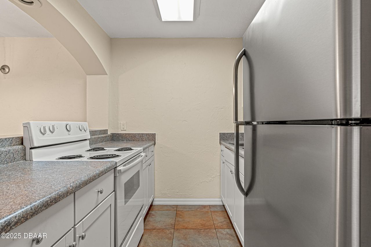 411 N Halifax Avenue, Unit 102, Daytona Beach, FL 32118 Photo