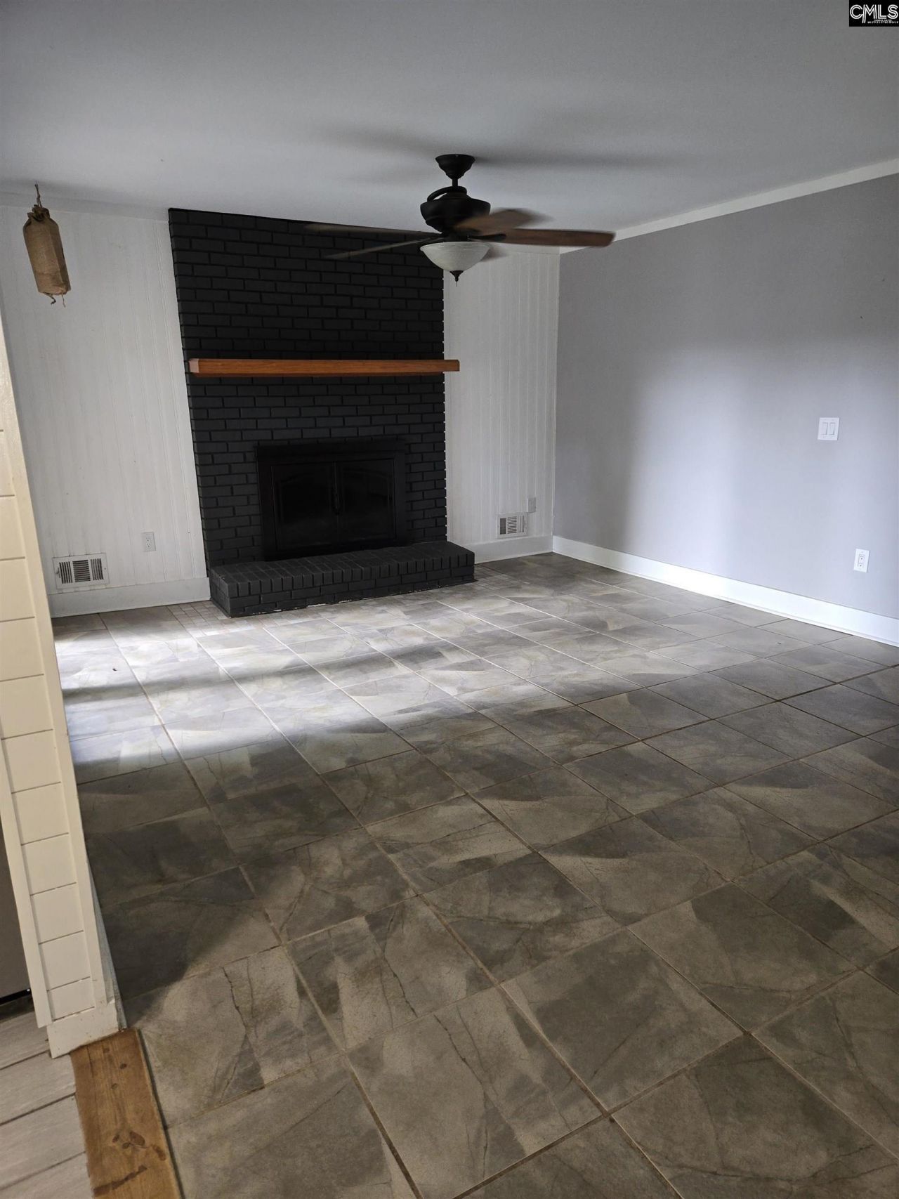 213 Lyndhurst Road Photo 10