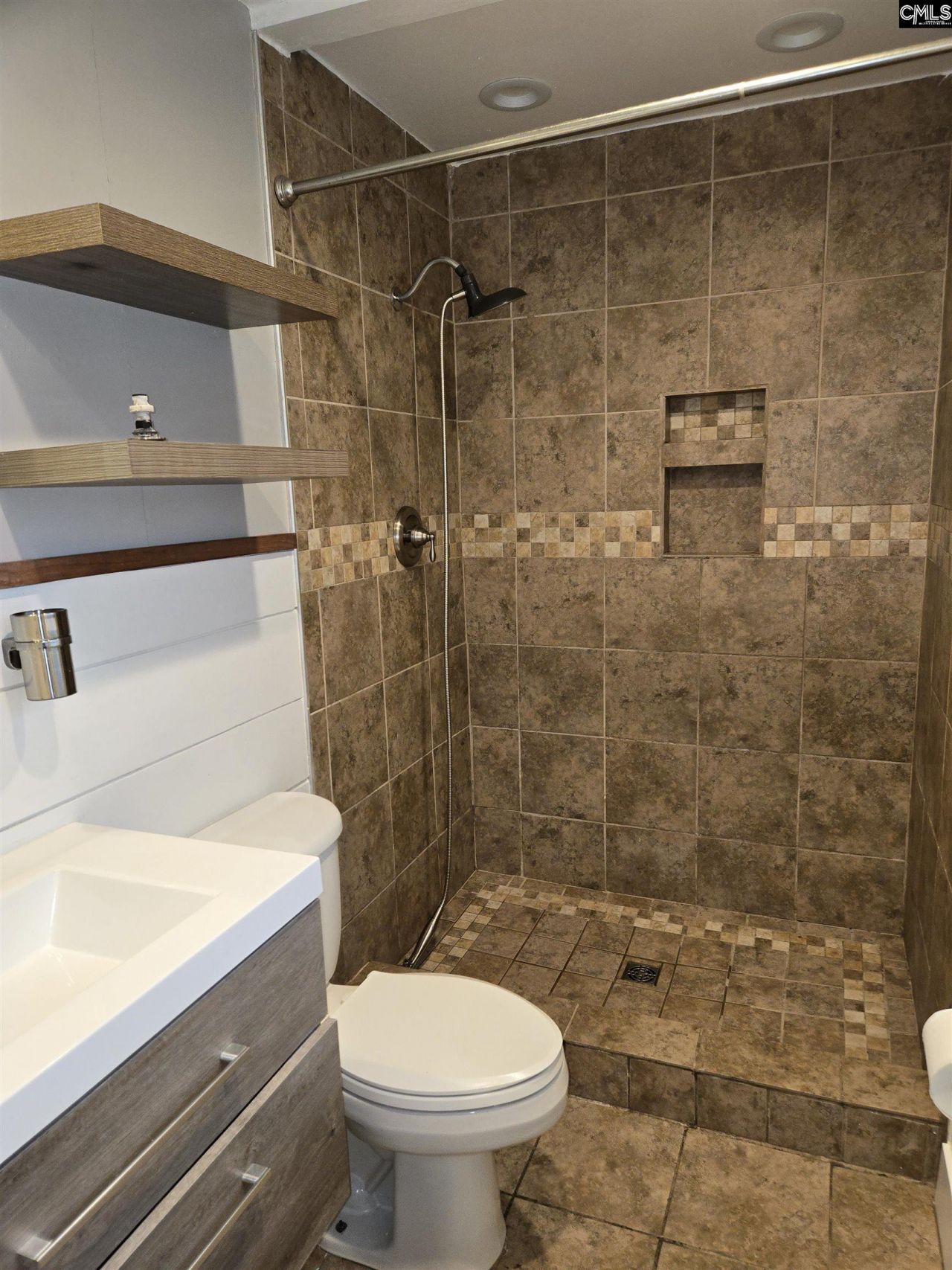 213 Lyndhurst Road Photo 13