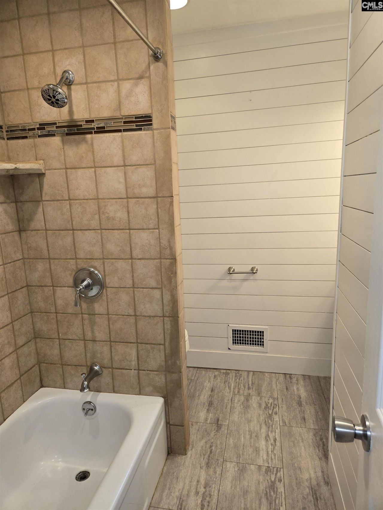 213 Lyndhurst Road Photo 15