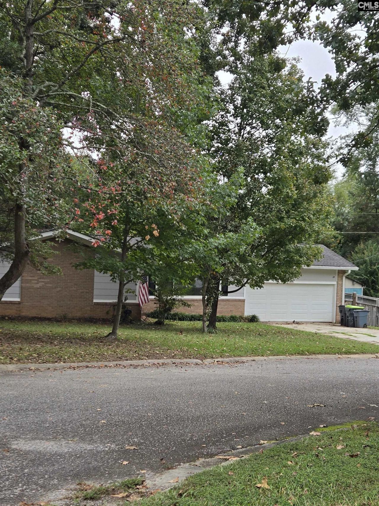 213 Lyndhurst Road Photo 4