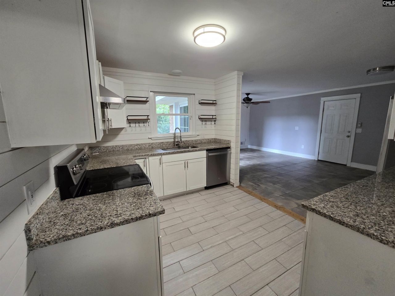 213 Lyndhurst Road Photo 6