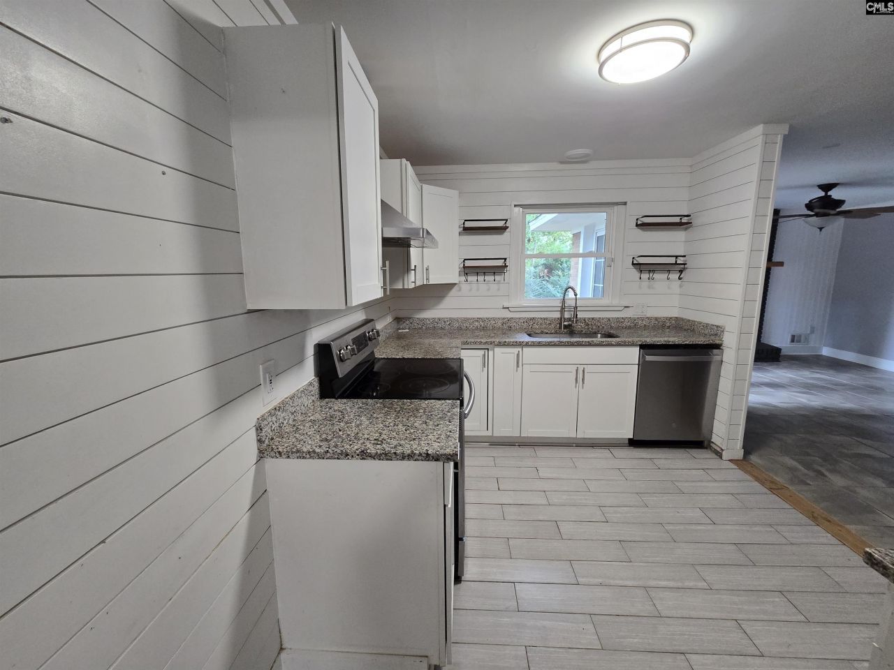 213 Lyndhurst Road Photo 7