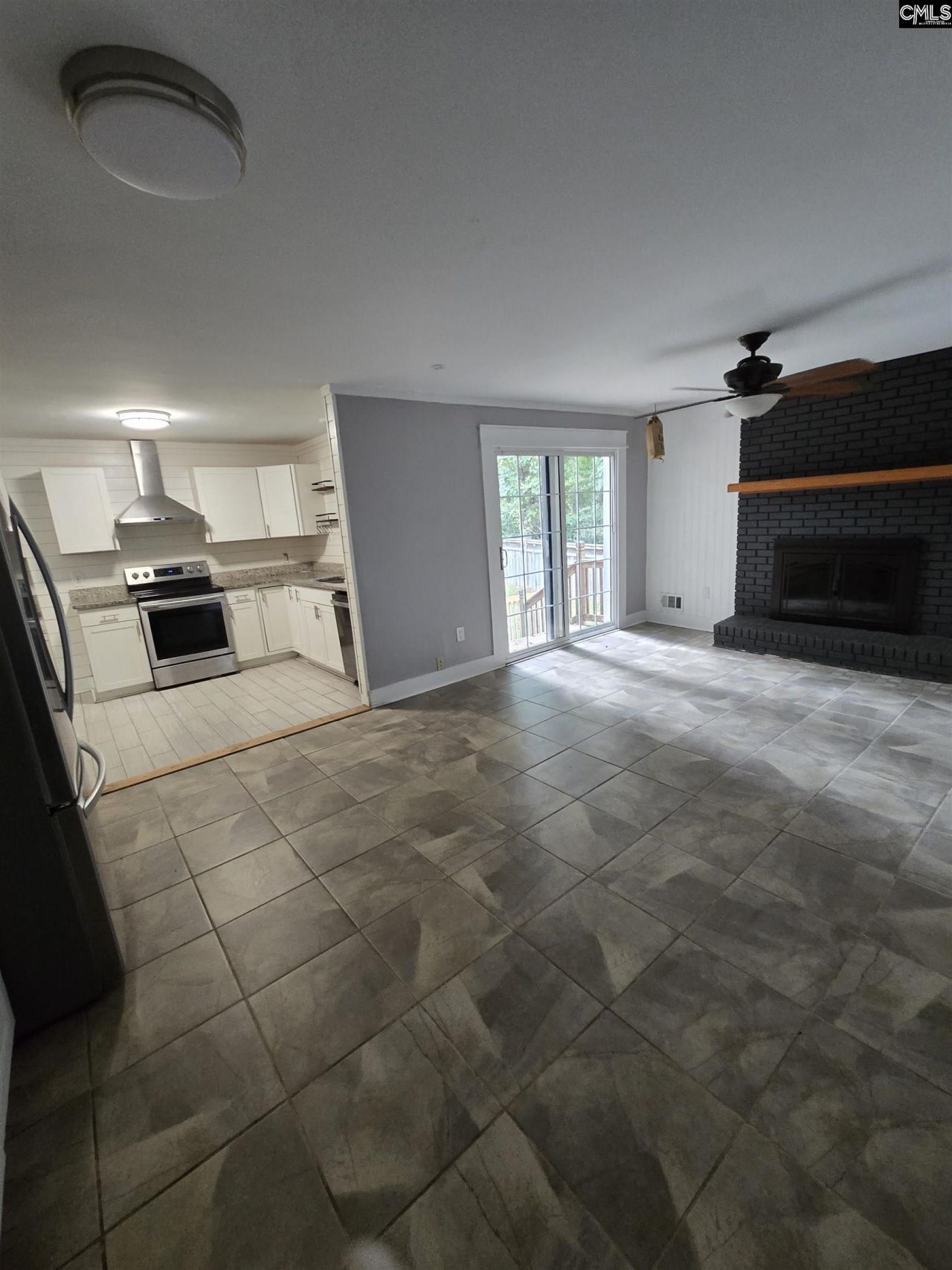 213 Lyndhurst Road Photo 8