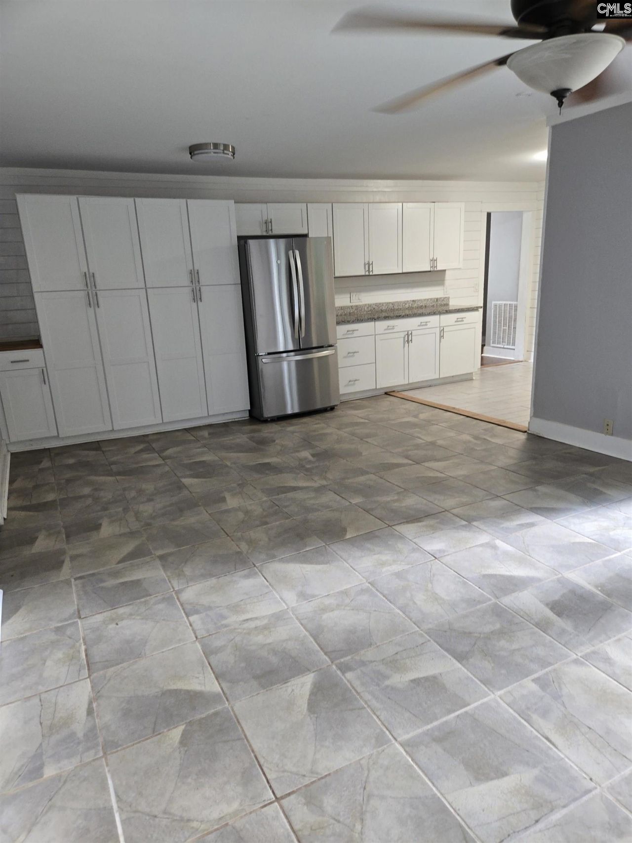 213 Lyndhurst Road Photo 9