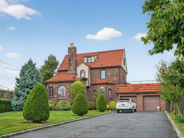 915 Malba Drive, Malba, NY 11357