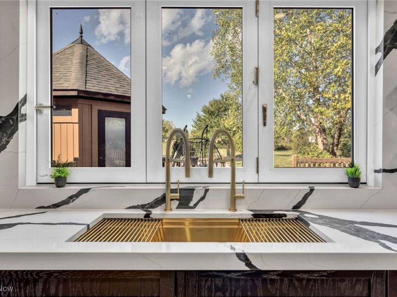 10640 Bayshire Trail, Kirtland, OH 44094 Photo 7