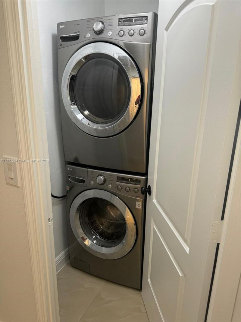 18101 NW 68th Ave, Unit D207, Hialeah, FL 33015 Photo