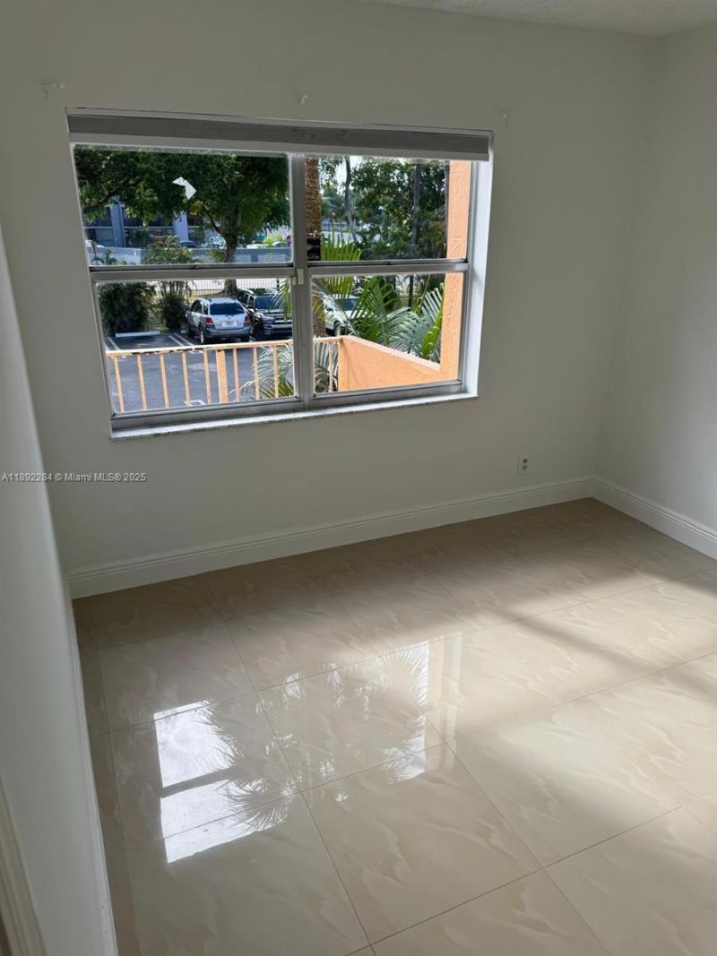 18101 NW 68th Ave, Unit D207, Hialeah, FL 33015 Photo