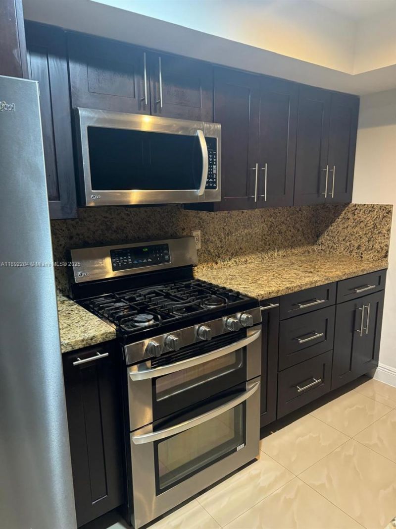18101 NW 68th Ave, Unit D207, Hialeah, FL 33015 Photo