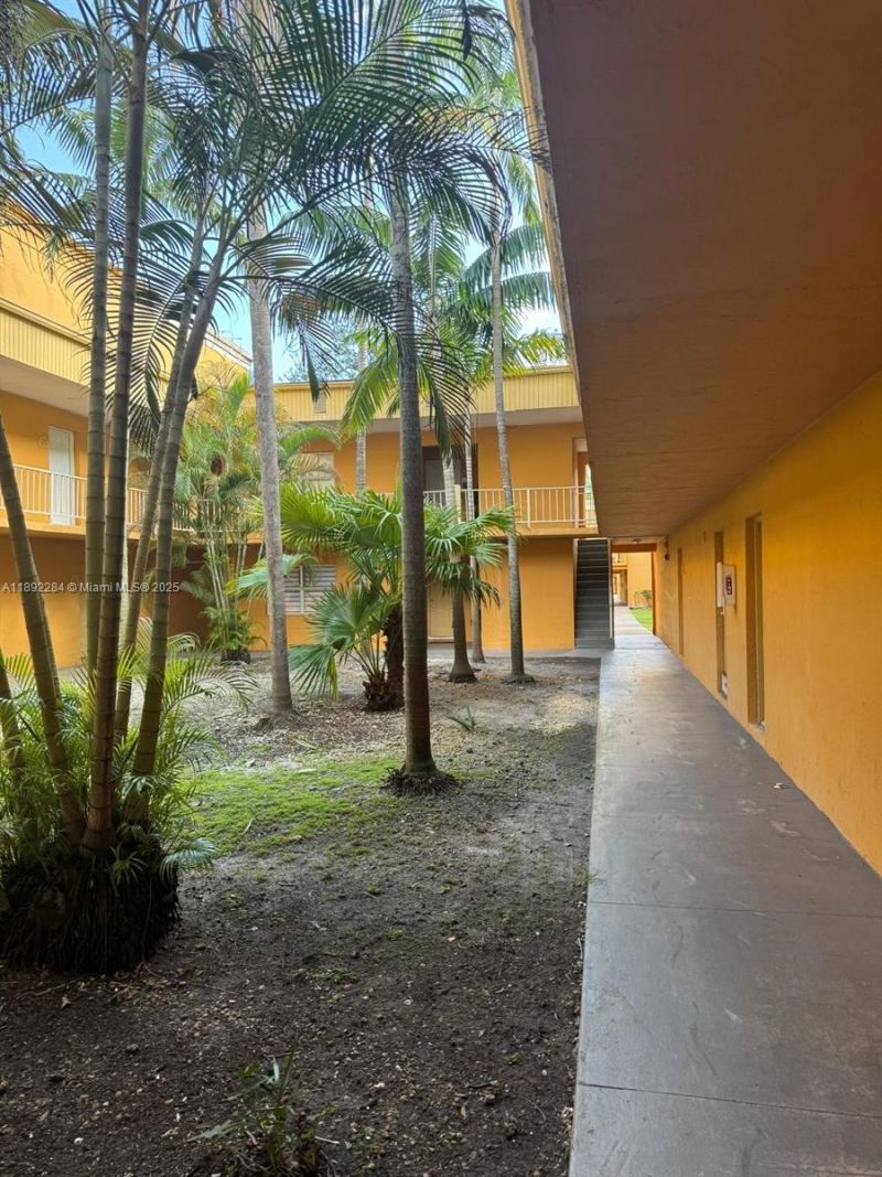 18101 NW 68th Ave, Unit D207, Hialeah, FL 33015 Photo