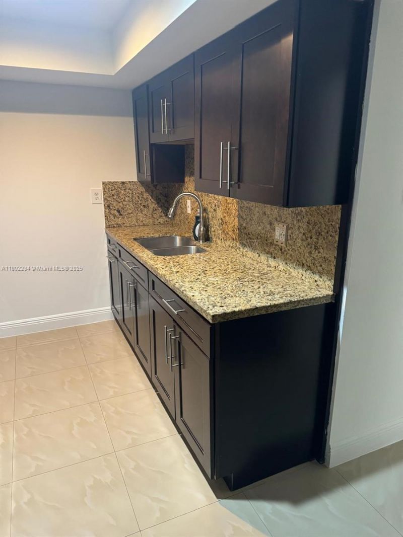 18101 NW 68th Ave, Unit D207, Hialeah, FL 33015 Photo