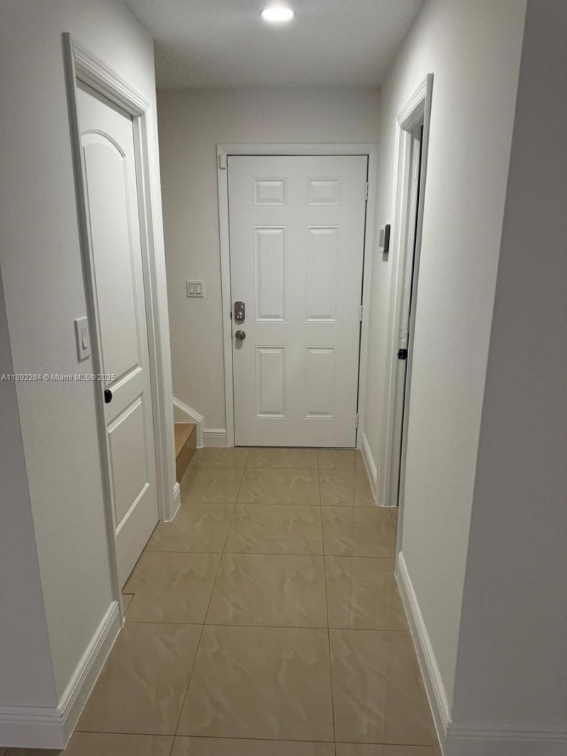 18101 NW 68th Ave, Unit D207, Hialeah, FL 33015 Photo