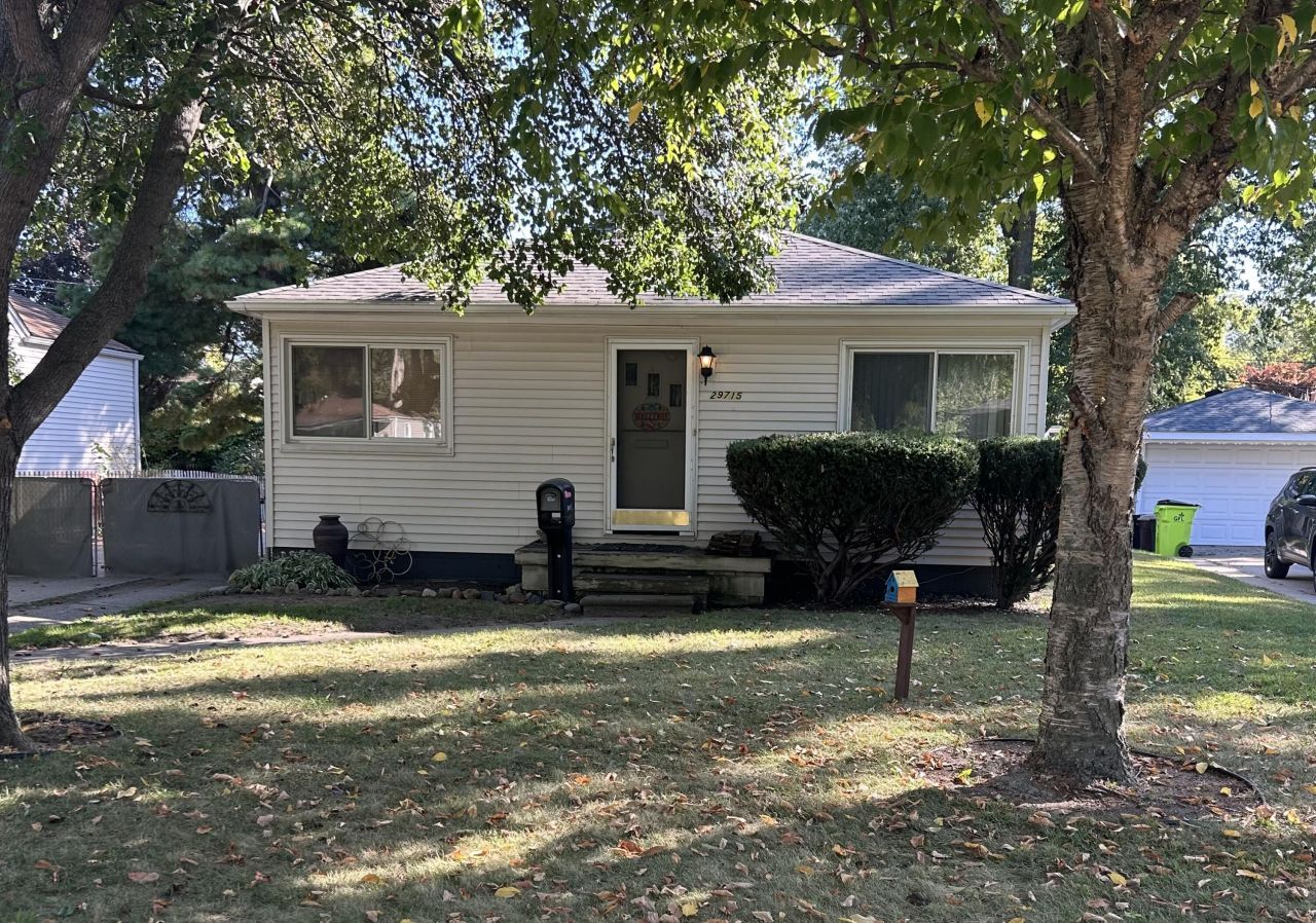 29715 Walnut Street, Flat Rock, MI 48134 Main Photo