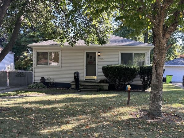 29715 Walnut Street, Flat Rock, MI 48134