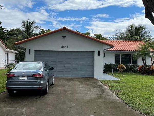 8952 NW 25th Ct, Coral Springs, FL 33065