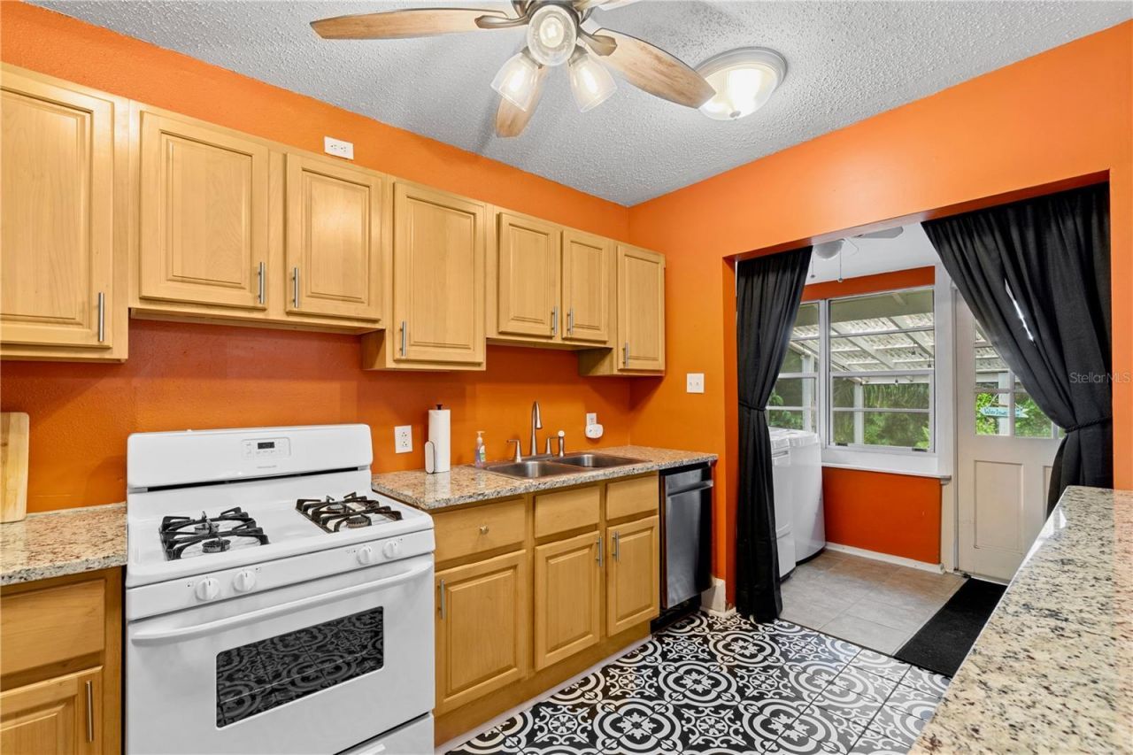 1006 11th Avenue W, Bradenton, FL 34205 Photo