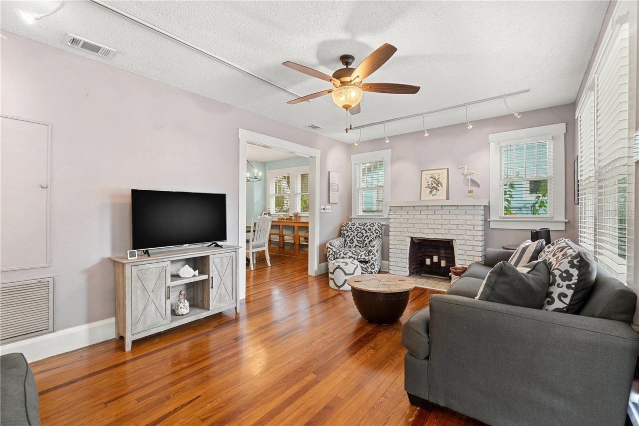 1006 11th Avenue W, Bradenton, FL 34205 Photo