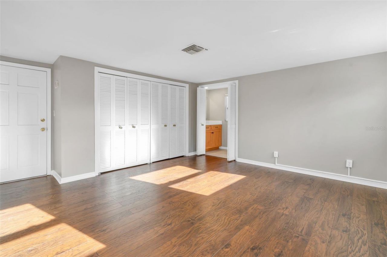 216 S Shore Crest Drive, Tampa, FL 33609 Photo