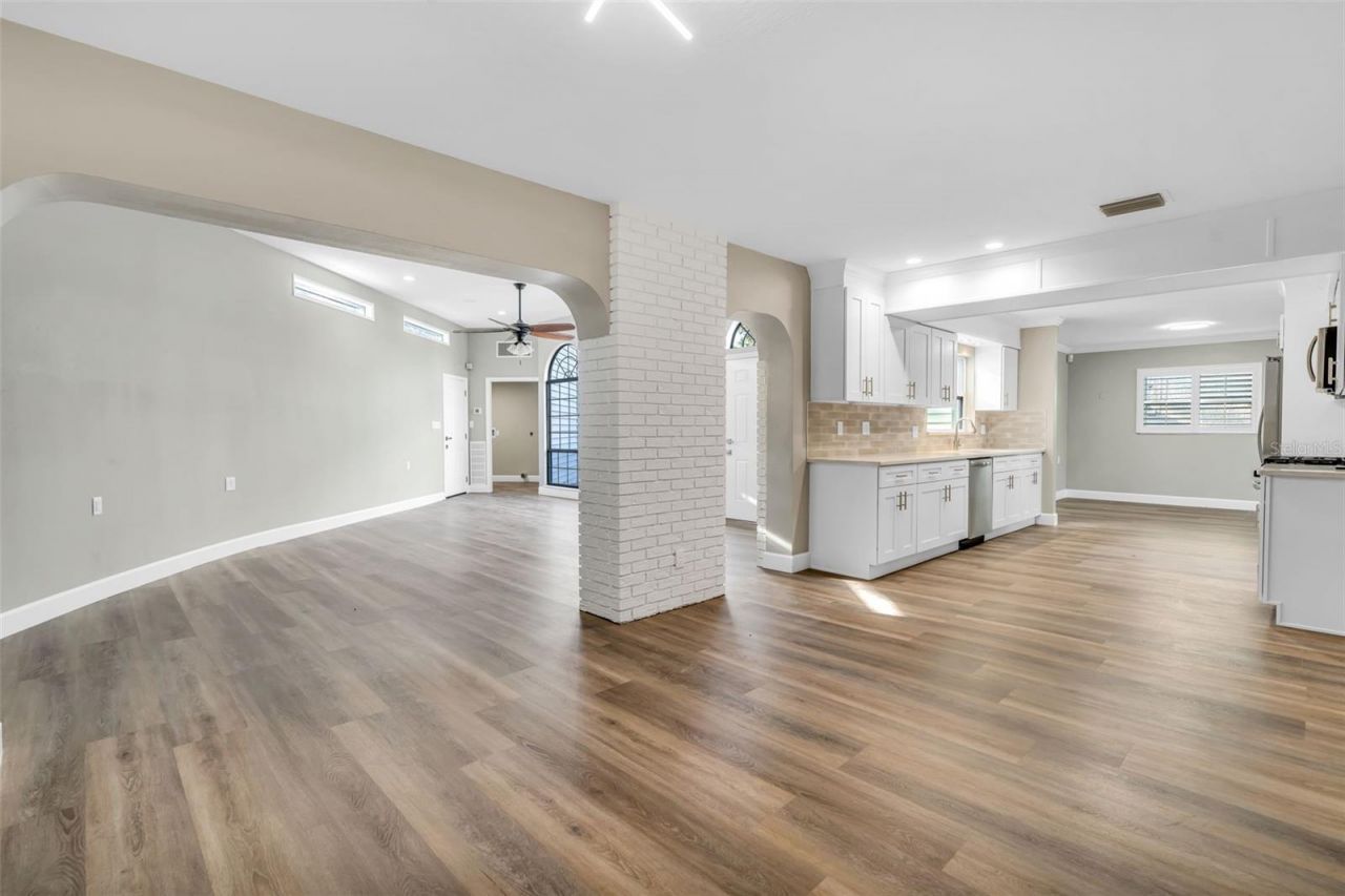 216 S Shore Crest Drive, Tampa, FL 33609 Photo