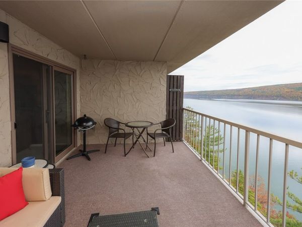 105 Cliffside Drive, Canandaigua, NY 14424