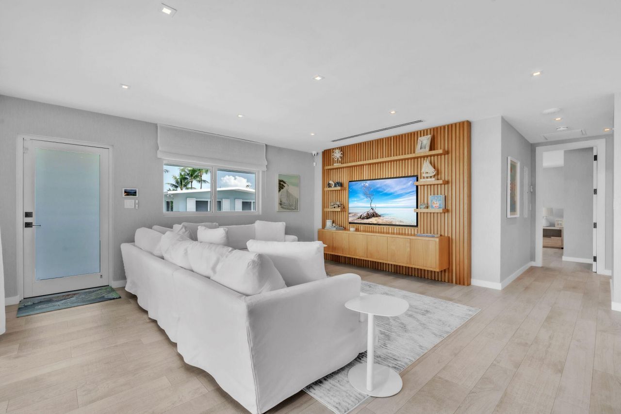 165 Ocean Drive, Tavernier, FL 33070 Photo