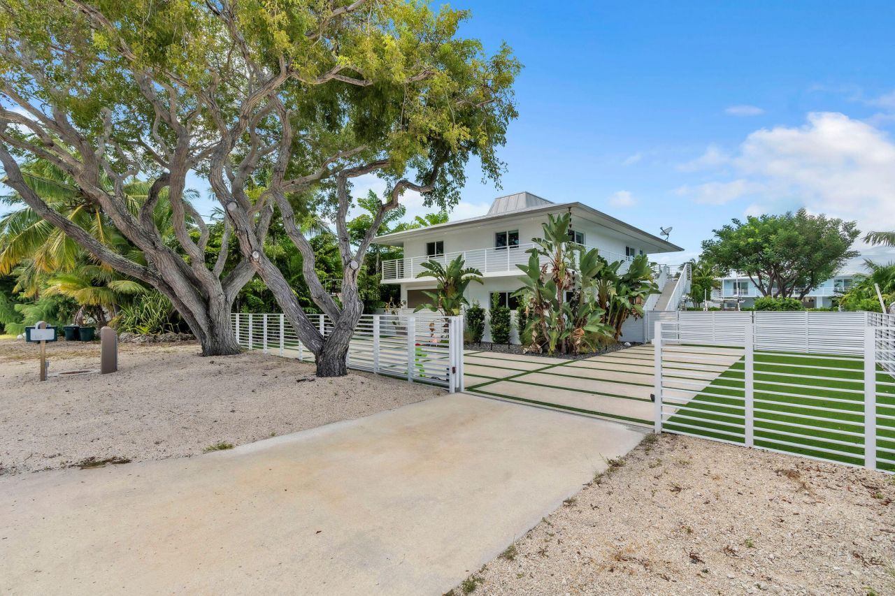 165 Ocean Drive, Tavernier, FL 33070 Photo