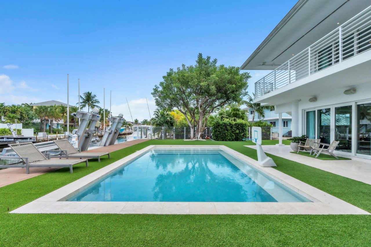 165 Ocean Drive, Tavernier, FL 33070 Photo