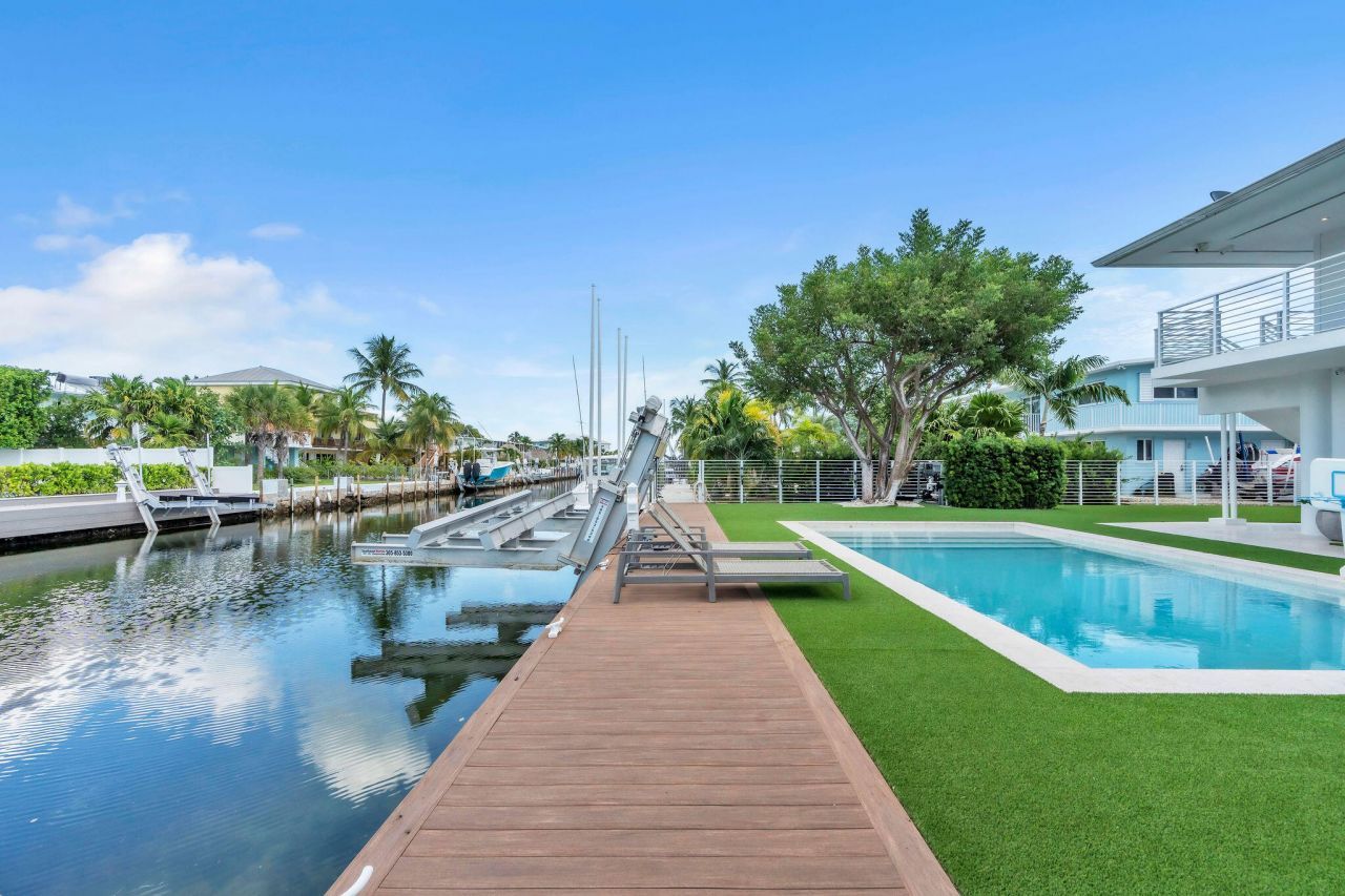 165 Ocean Drive, Tavernier, FL 33070 Photo