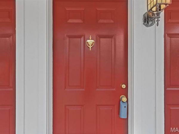 9112 W Swan Circle, Brentwood, MO 63144