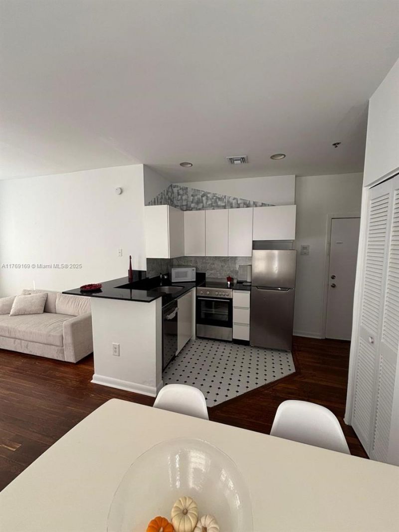1244 Pennsylvania Ave, Unit 307, Miami Beach, FL 33139 Photo