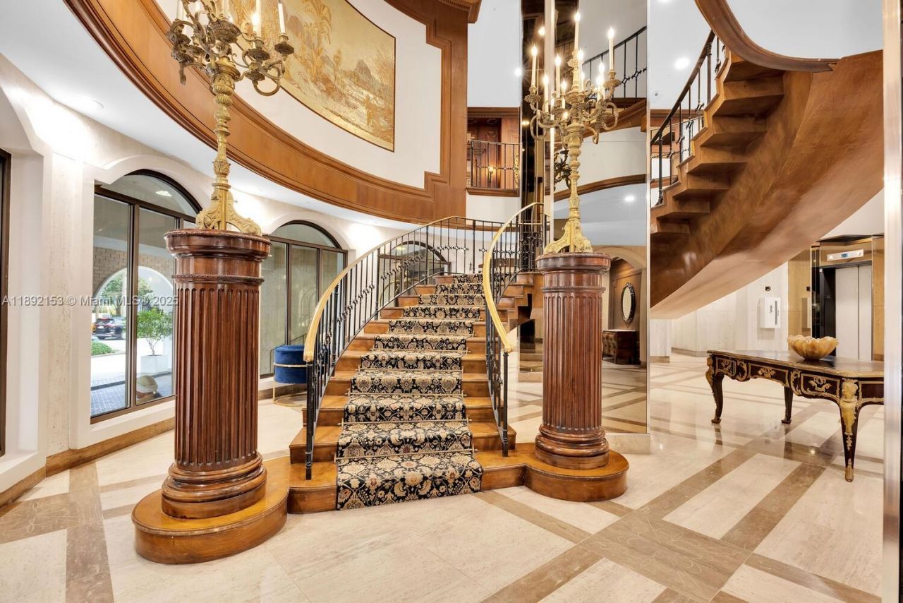 6039 Collins Ave, Unit 311, Miami Beach, FL 33140 Photo